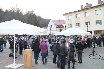 Publiczność zgromadzona na Placu Hoffa